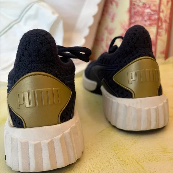 PUMA WOMEN'S ATHLETIC SHOE - Picture 5 of 7